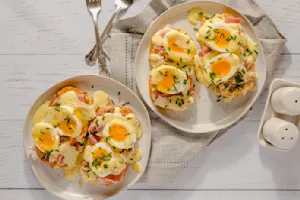 Easy Eggs Benedict Toast