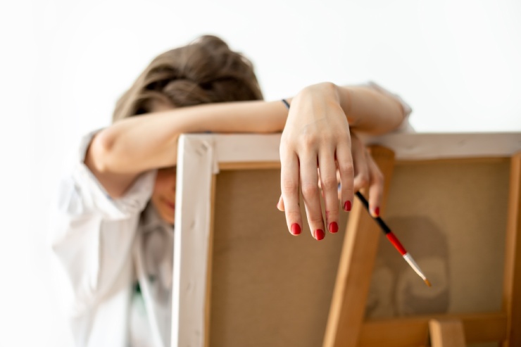  How do artists finish a project when they are stressed? image