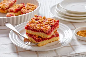 Dollys Raspberry Crumb Bars 02
