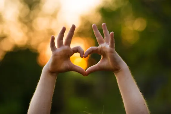 How Did a Dating App Reconnect Kindergarten Sweethearts?-1