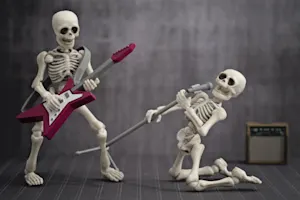 What is a skeleton's favorite instrument? image