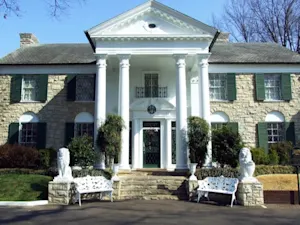 Woman Tries to Steal Elvis’s Graceland Home-1
