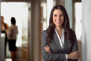 What should a lawyer always wear to court?
