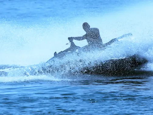 Jet Skier Tossed Into Rough Seas Saved in Dramatic Helicopter Rescue-1