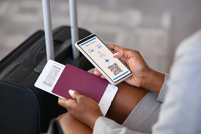 5 Reasons Not to Post Your Travel Plans on Social Media This Holiday Season-4