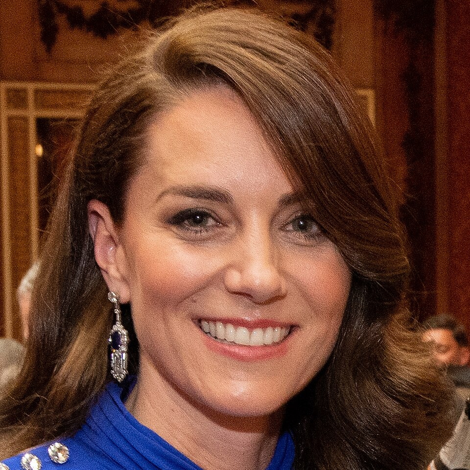 Kate Middleton Stuns in Diana's Necklace