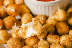 Fried Mozzarella Bites-3