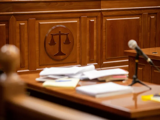 Murder Suspect Attacked by Victim's Family During Court Hearing-1