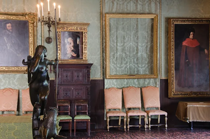 Behind the Greatest Art Theft in History-2