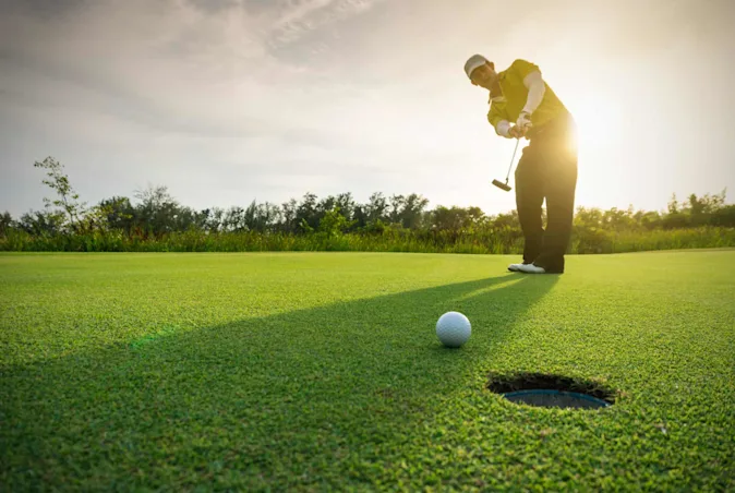 What did the golfer order at the bakery? image