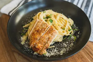 The Best Chicken Alfredo (1)