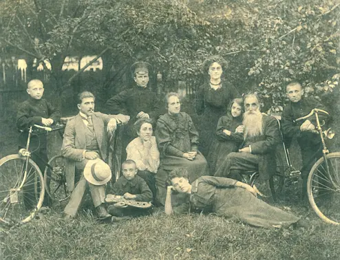 Before 'Cheese': The Era of Saying 'Prunes' in Pictures-1