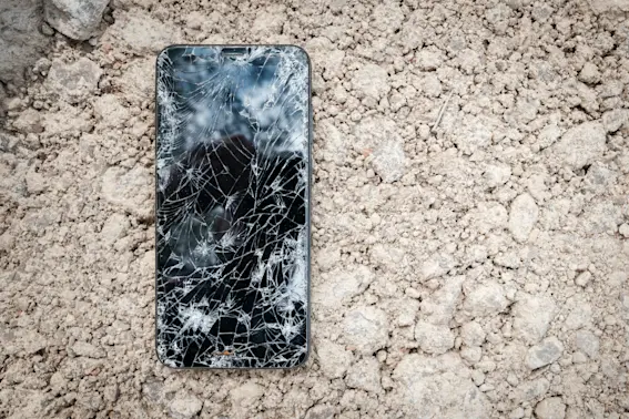 The Unbelievable Journey of an iPhone Falling 16,000 Feet And It Still Works-1