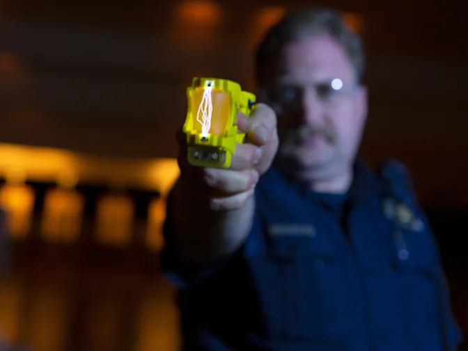 Police Taser Naked Man During Wild Carjacking Attempt in Australia-3