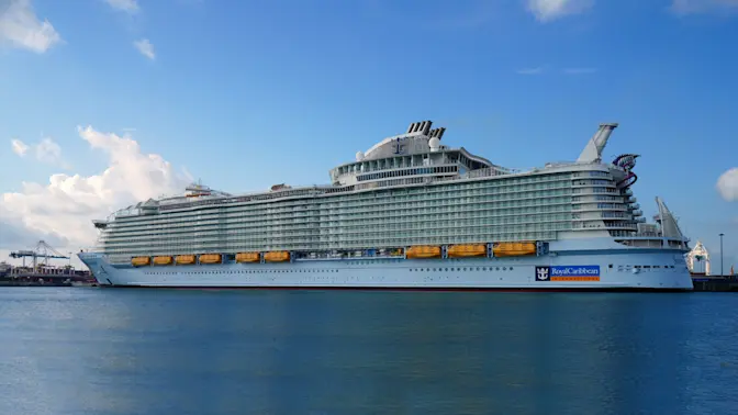 Royal Caribbean Cruise Ruined by ‘Explosive’ Illness-1
