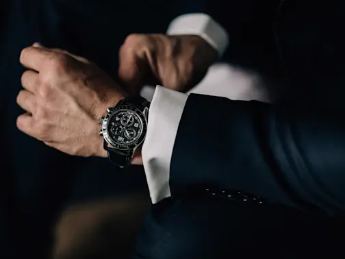 Luxury Watches and Zipperless Bags: Wealth Cues Decoded