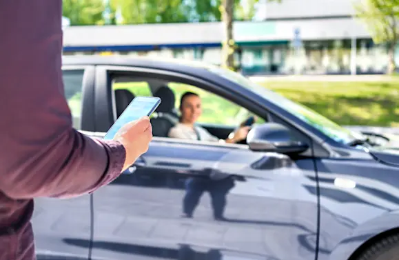 How to Stay Safe While Using Ride-Sharing Services-1