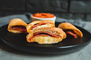 Easy Pepperoni Rolls