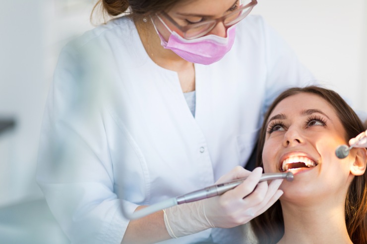  What's a dentist's favorite movie? image