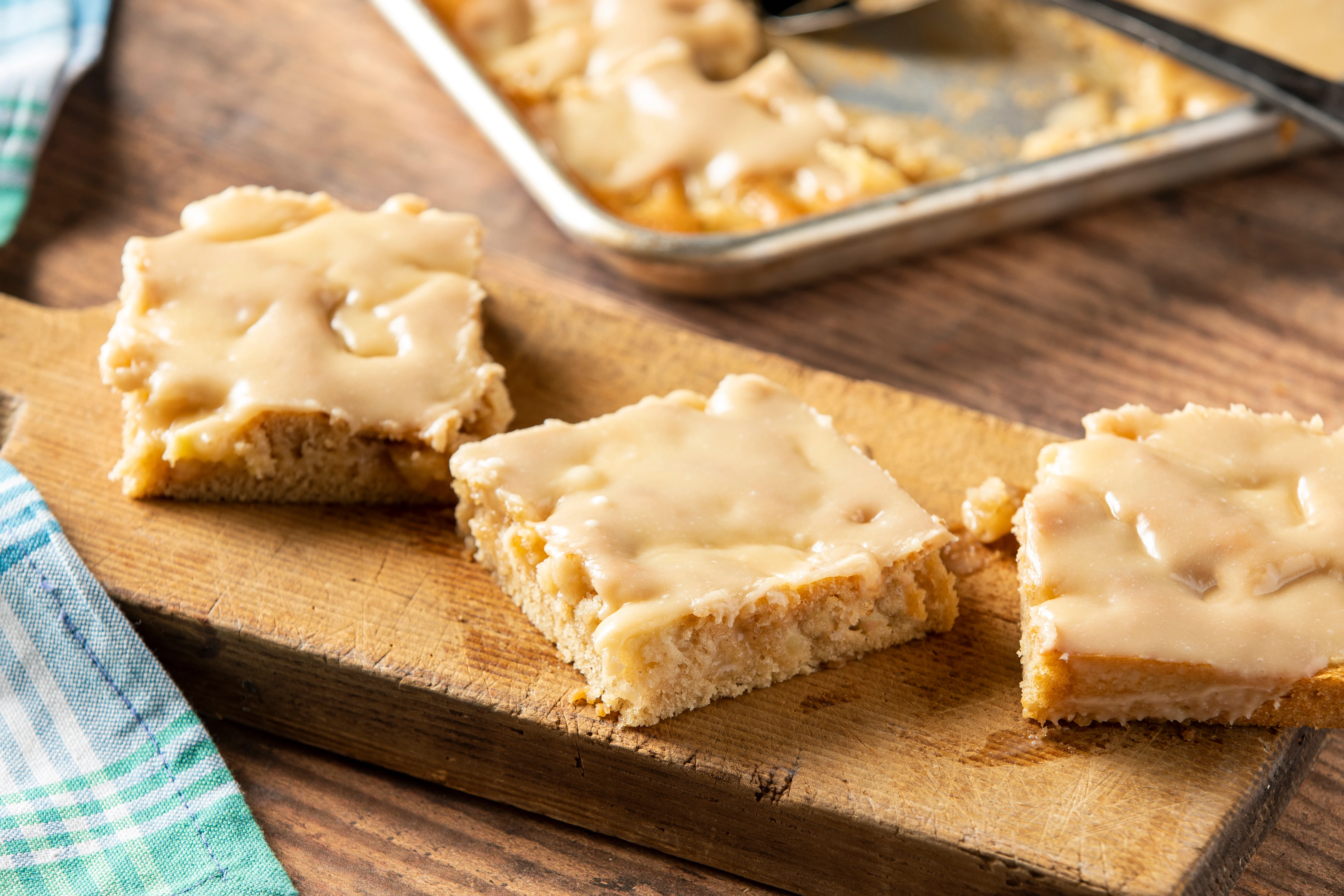 Caramel Apple Sheet Cake | Command Cooking