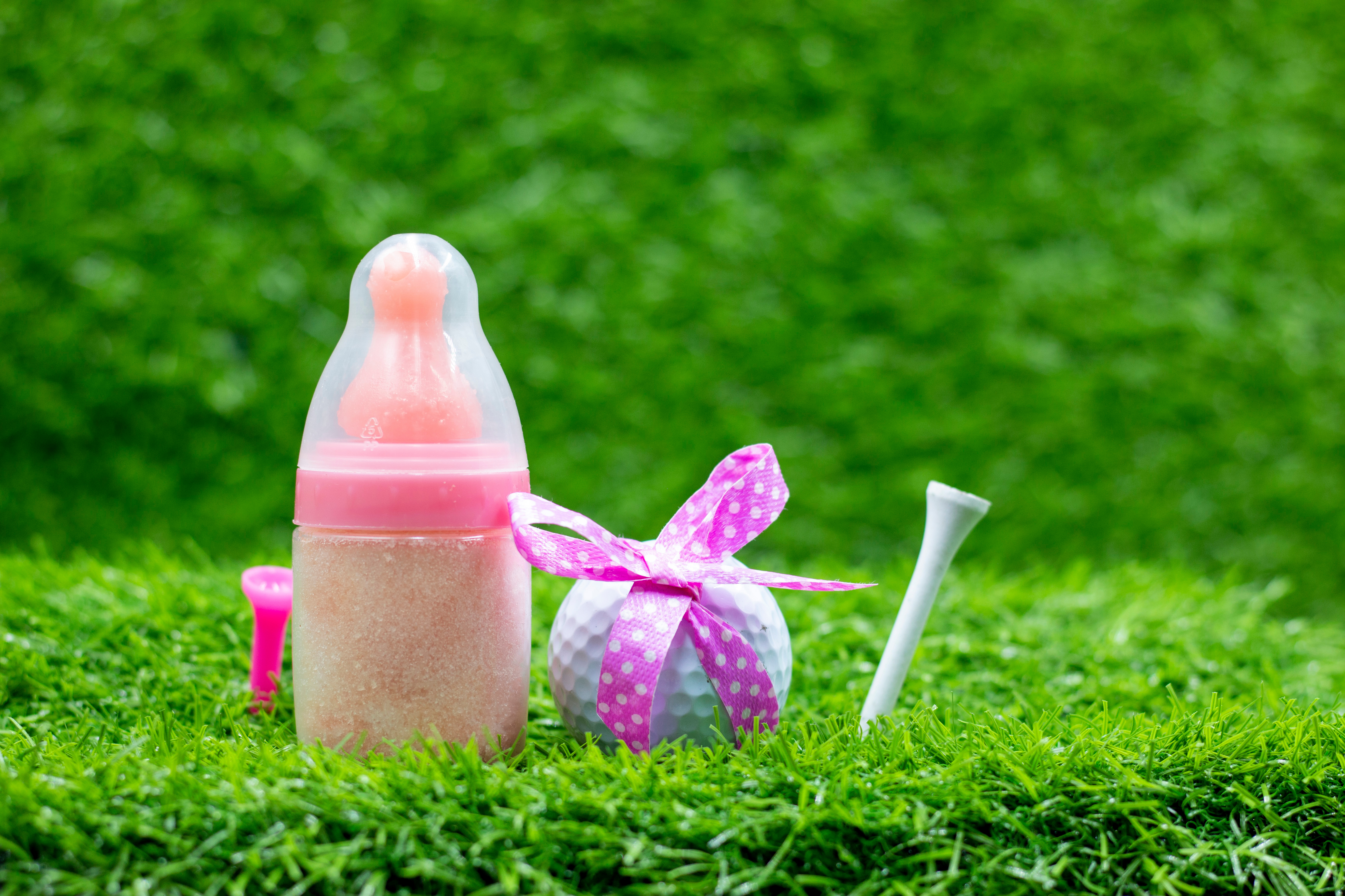 What did the golfer yell when his wife gave birth to their second child? image