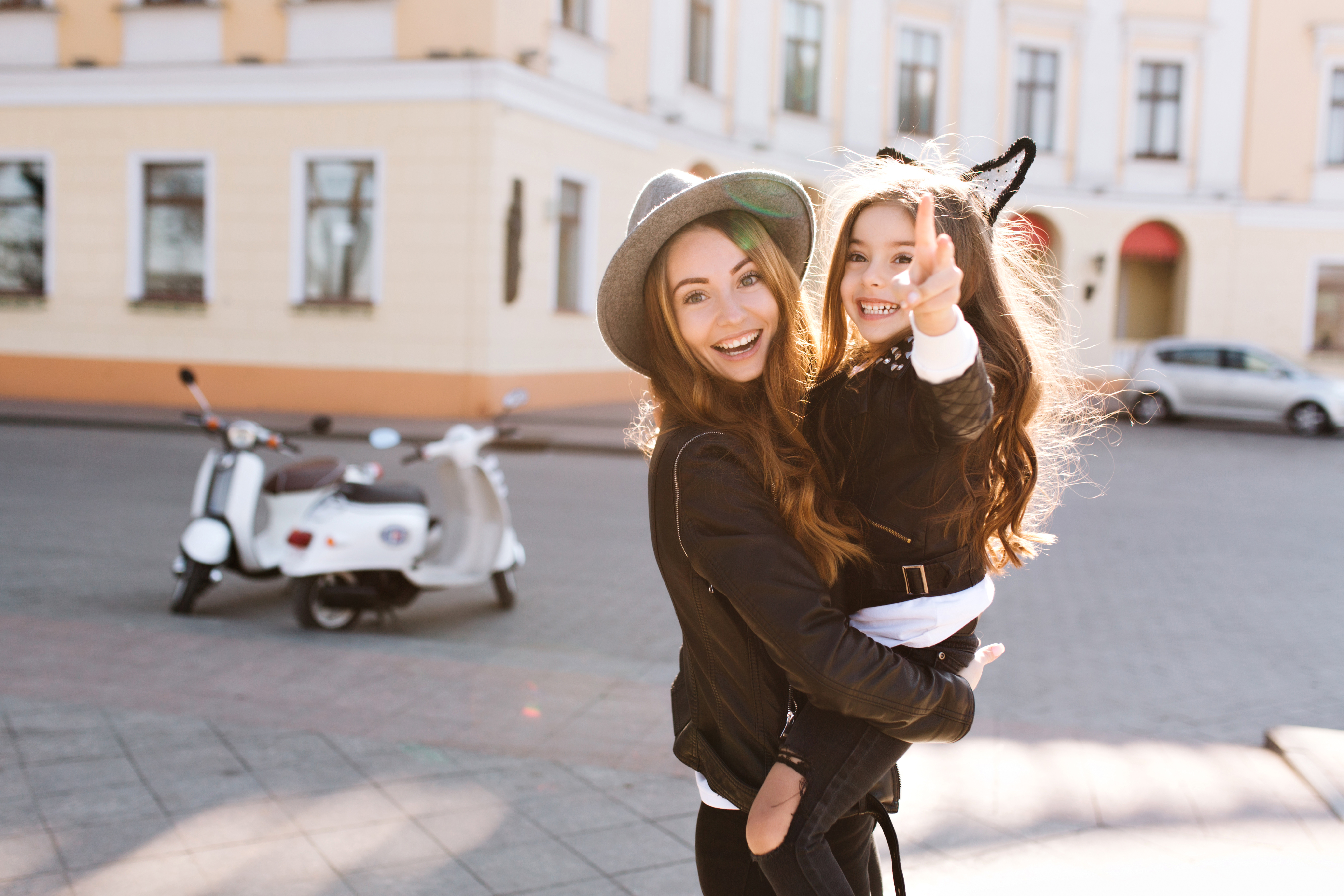 What's a mom's favorite head ware? image