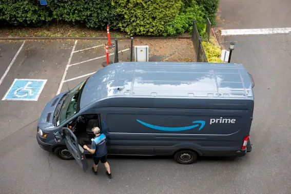 Amazon Driver Become a Hero to a Grandma with Alzheimer's-1