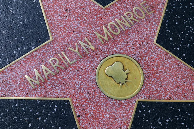 The Death of Marilyn Monroe: Suicide, Murder, or Cover-Up?-2