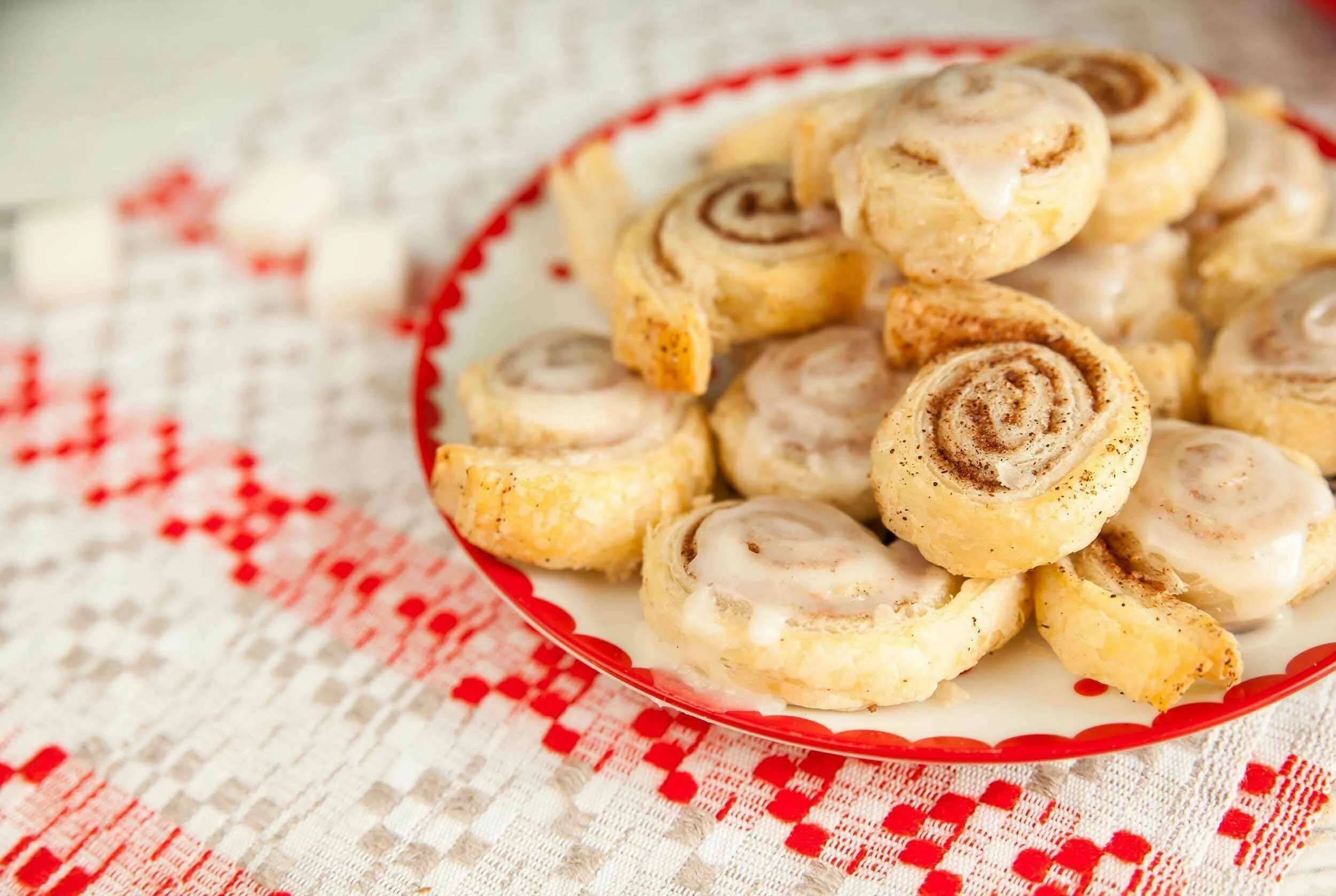 Puff Pastry Cinnamon Rolls | Recipes Direct