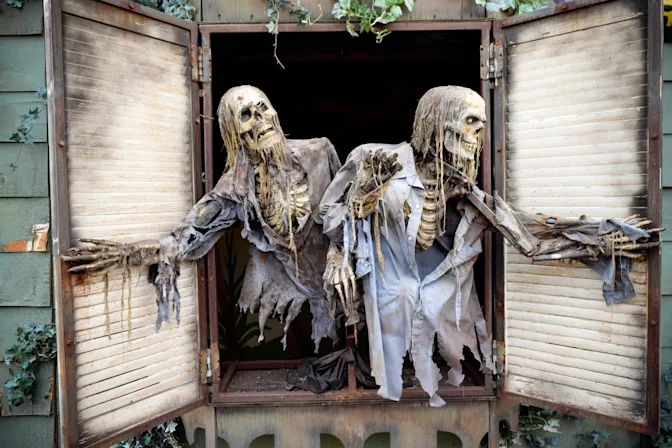 Hide and Eek! Crimes Committed in Haunted Houses -3