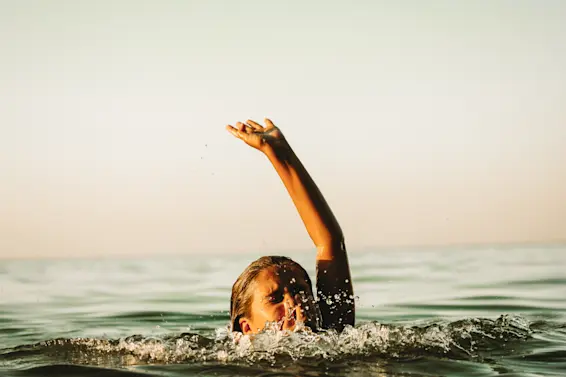 How Did An 11-Year-Old Girl Survive a Nightmare at Sea?-1