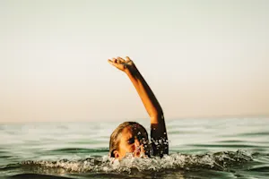 How Did An 11-Year-Old Girl Survive a Nightmare at Sea?-1