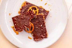 No-Fuss Chocolate Pretzel Bars