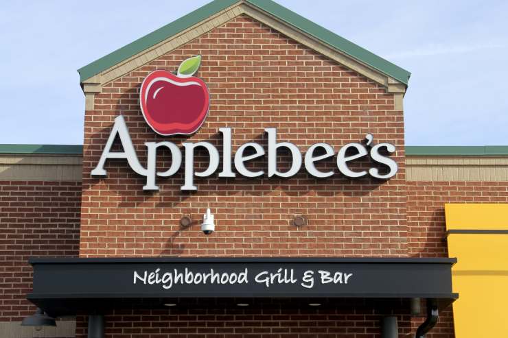  Which Star Wars character works at Applebee's? image