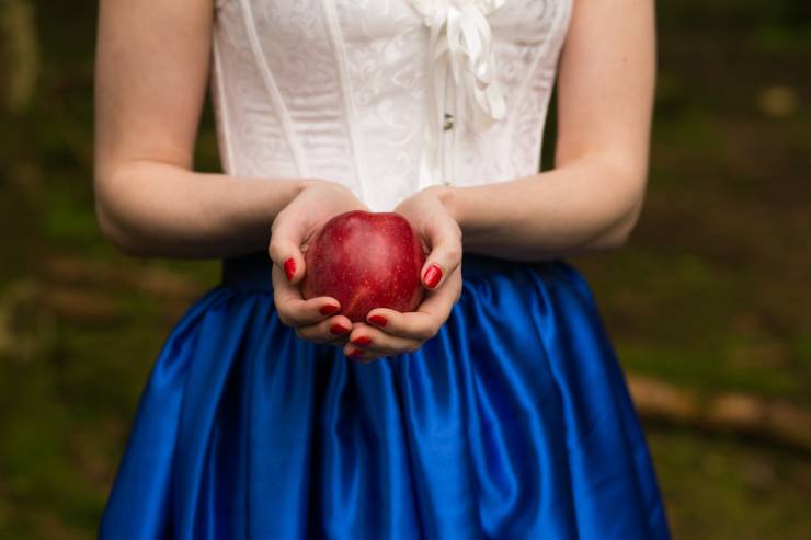  What did Snow White say while waiting in line for her photos? image
