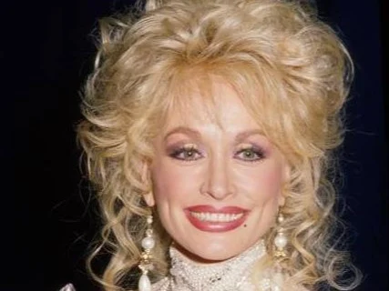 How Dolly Parton Became America-s Sweetheart-3