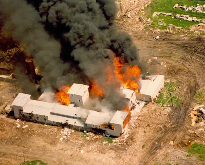 The Cult Behind the Waco Siege-5