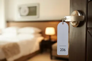 What do you call a hotel with really bad customer service? image