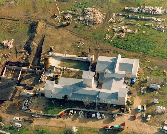 The Cult Behind the Waco Siege-4