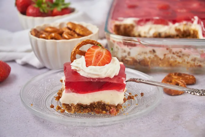 Classic Strawberry Pretzel Delight