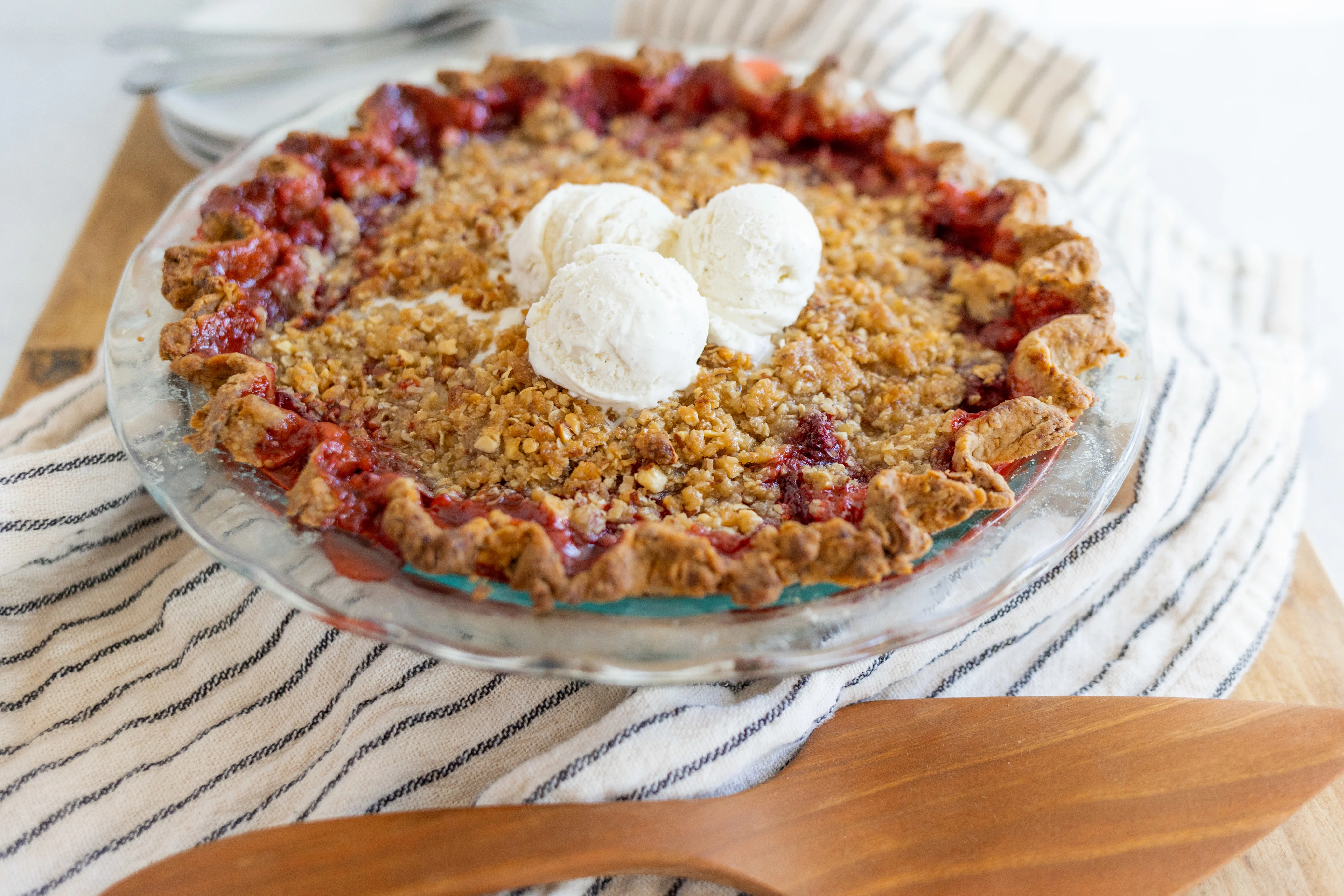 Strawberry Crumble Pie | Recipe Reader