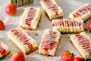 Strawberry Cheesecake Bars-3