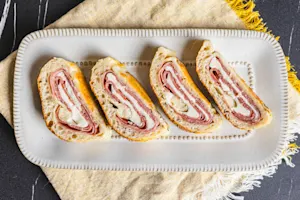 crowd winning stromboli (5)