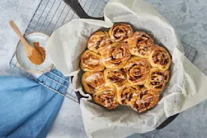 Jumbo cast-iron cinnamon rolls - PIC 02