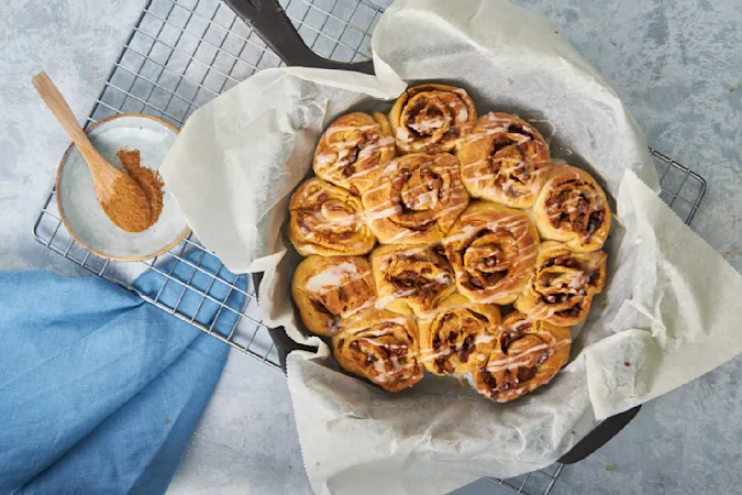 Jumbo cast-iron cinnamon rolls - PIC 02