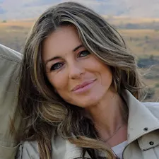 Elizabeth Hurley Goes Nude at 60