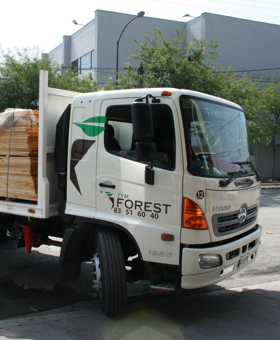 Camión de Tym Forest en camino a entregar un pedido en Monterrey, Nuevo León.