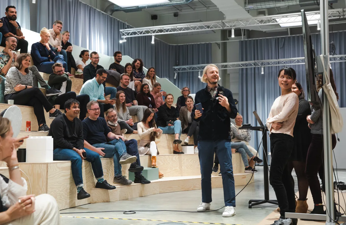 Oscar Svernlöv hosting the Wednesday Menti Meeting