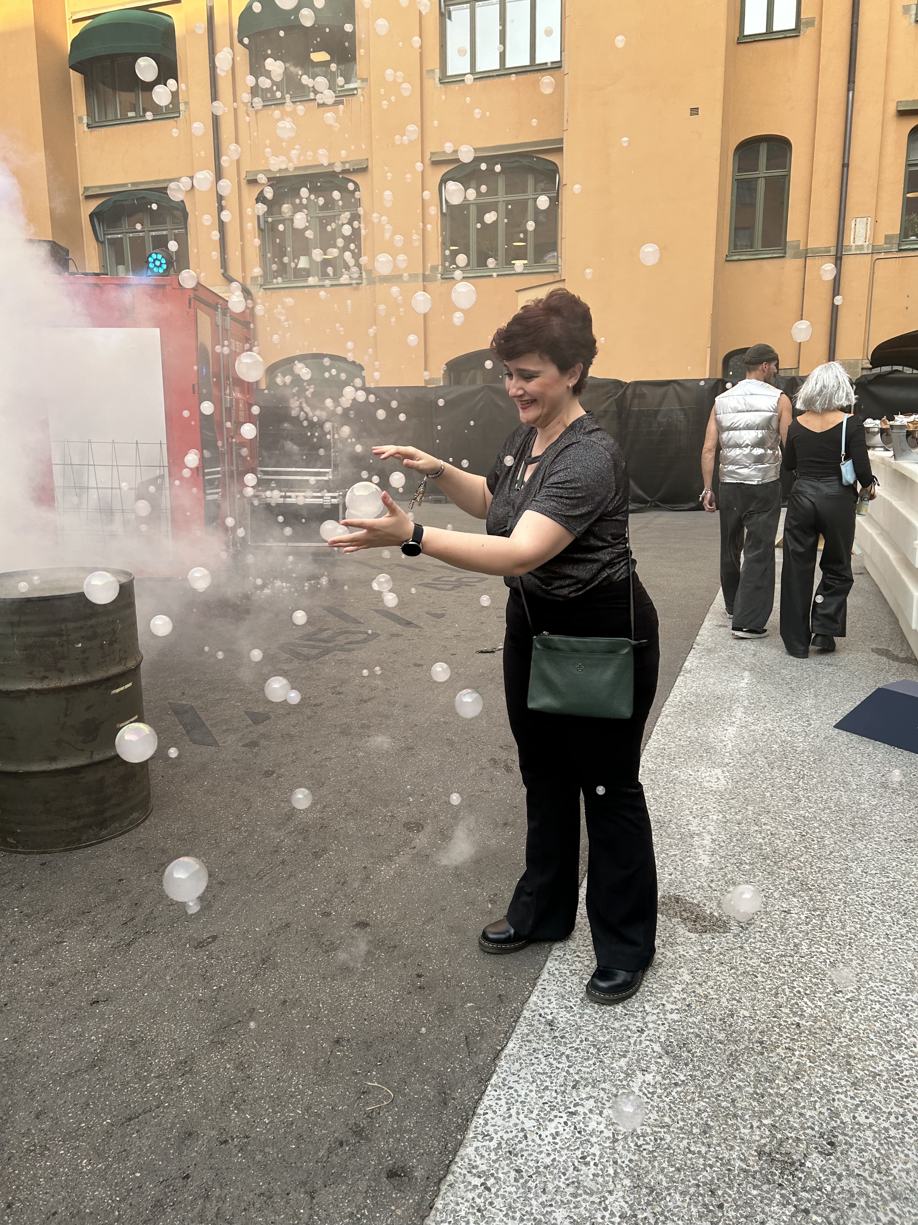 Loraine Garutti playing with bubbles and having fun