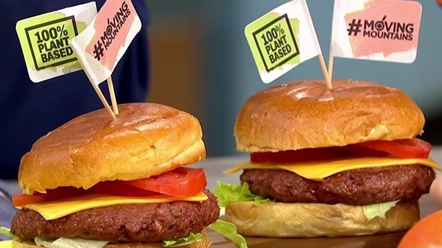 Uni bans beef burgers to tackle climate change | This Morning